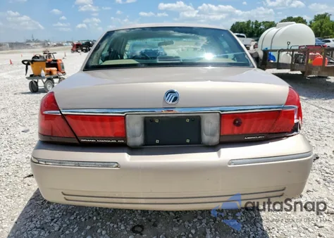 1998 Mercury Grand Marquis Gs z USA, uszkodzony, nr VIN 2MEFM74W1WX688797